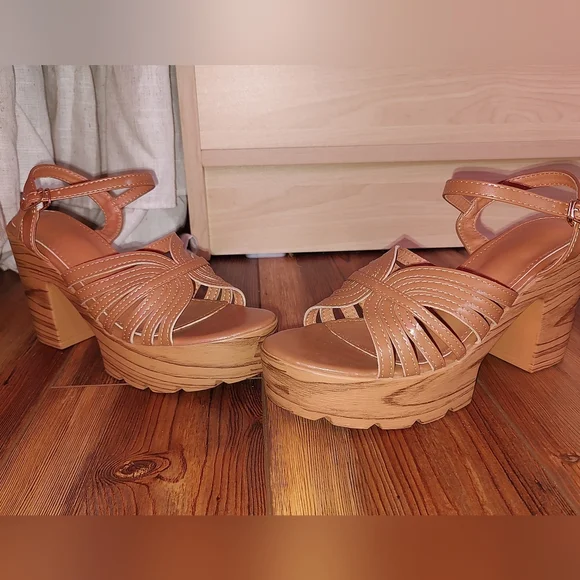 Elegant Tan Brown Platform Sandals - Picture 6 of 7